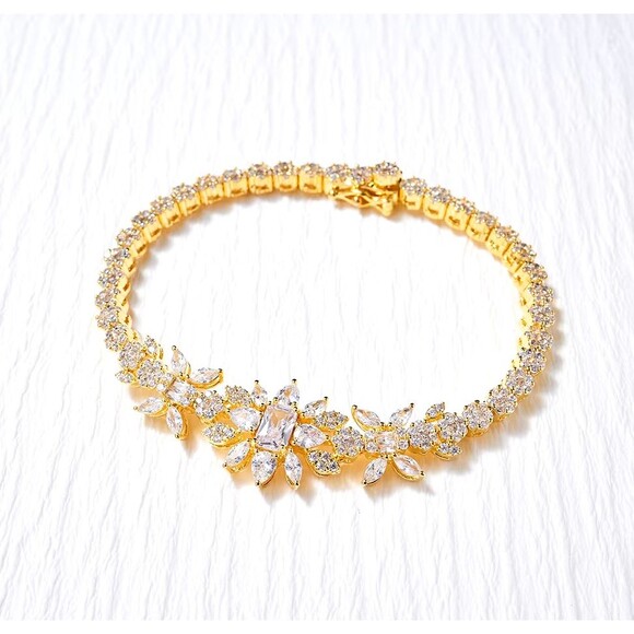 Dream A Little Dream Is A Unique One-Of-A-Kind 8-piece Tiara  Bridal Ensemble - Picture 7 of 16